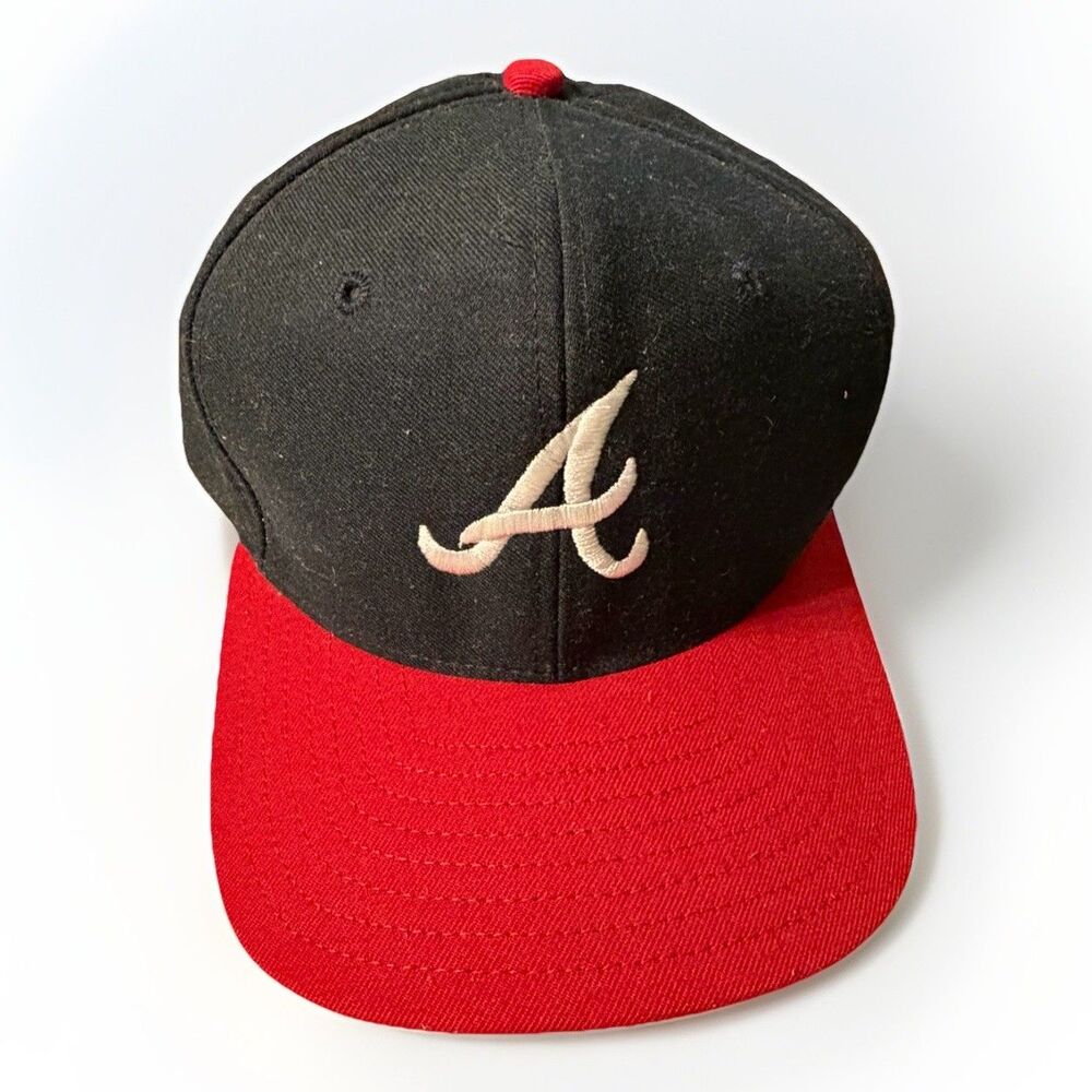 Atlanta Braves Vintage Universal‎ Global Caps Snapback Hat Embroidered